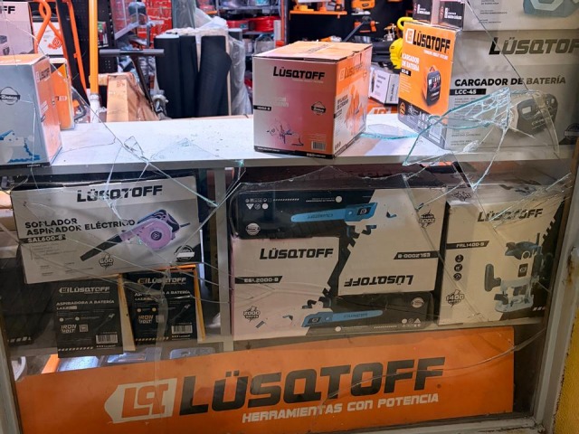 Rompieron la vidriera y se llevaron herramientas de un local